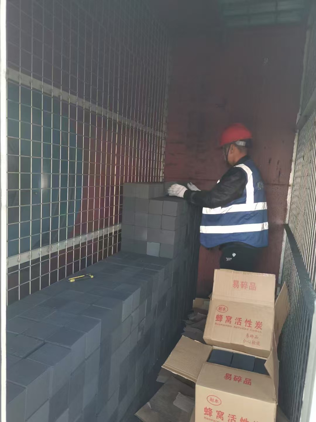 活性炭更换八